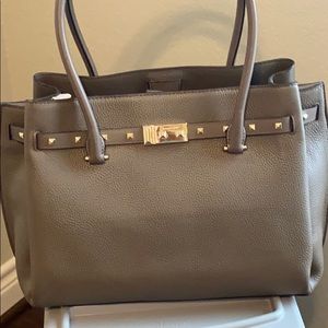 Michael Kors Addison Leather Tote in Mushroom